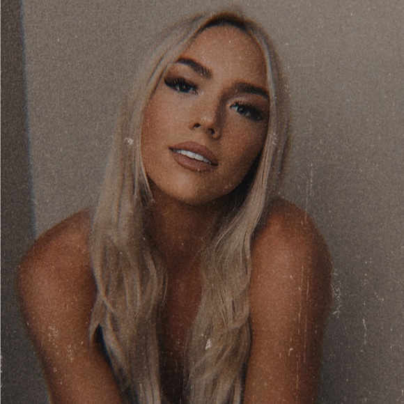 Meet your Posher, Moira - Picture 1 of 1